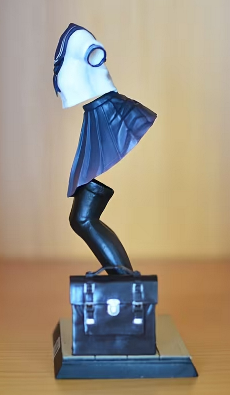 隐形少女 3D打印模型|Invisible Schoolgirl – 3D Print Model