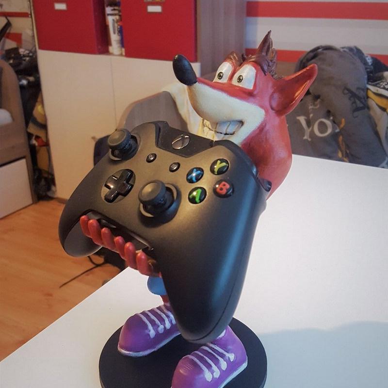 Crash Bandicoot 3D打印模型|Crash Bandicoot – Controller Stand – 3D Print Model